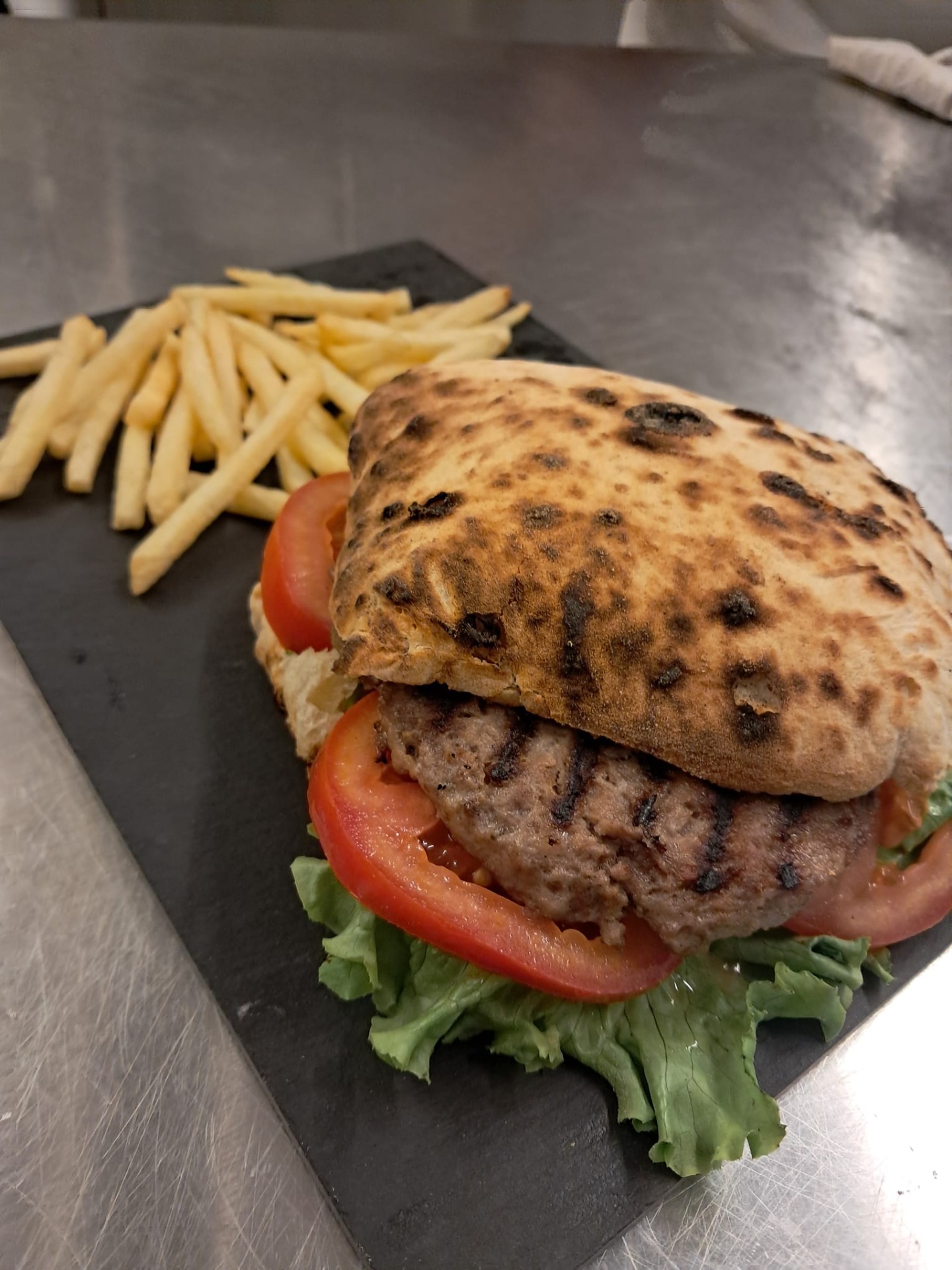 La nostra Pulce con hamburger di Fassona Piemontese